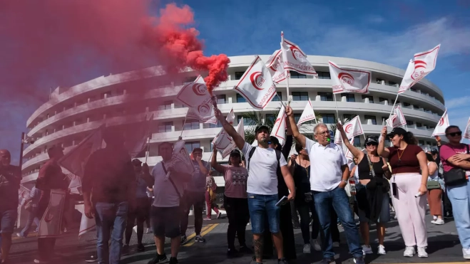 Trabajadores de la hostelería de la provincia de Santa Cruz de Tenerife en una manifestación./ Archivo EFE Trabajadores de la hostelería de la provincia de Santa Cruz de Tenerife en una manifestación./ Archivo EFE