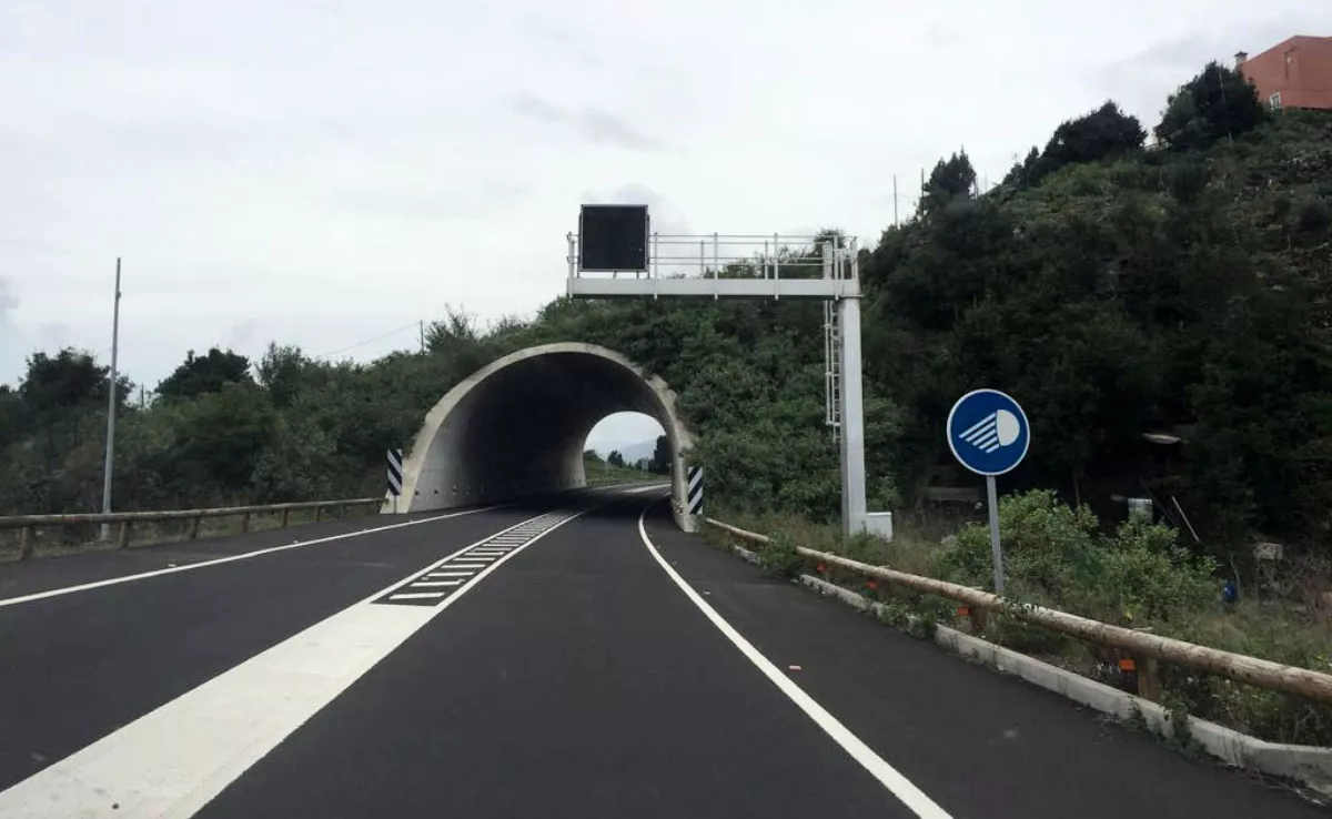 Se han intervenido unos 11 kilómetros de carretera y renovado alrededor de 60.000 metros cuadrados de superficie / AH