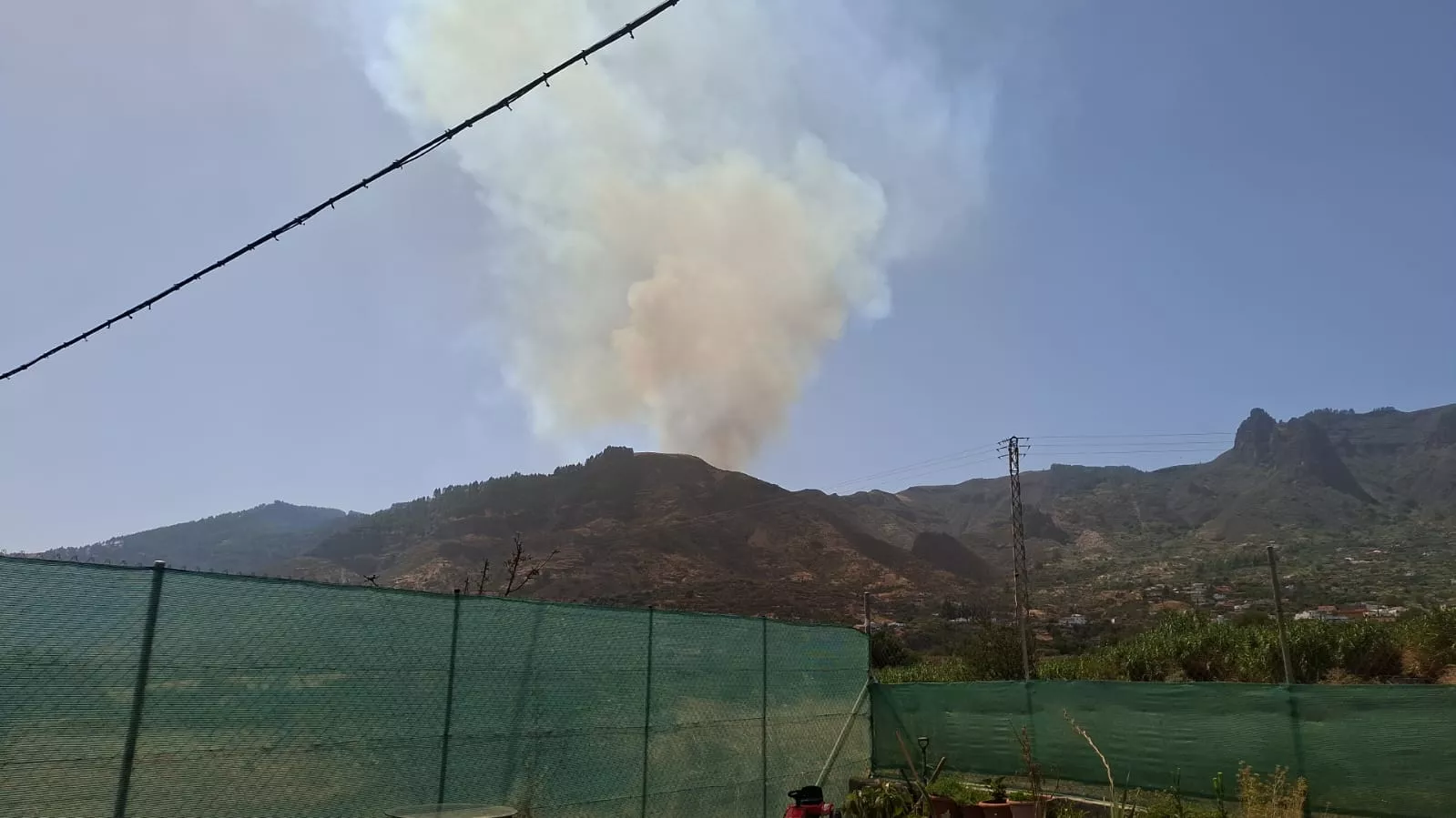 Incendio en la zona de Cazadores (Telde). / CEDIDA