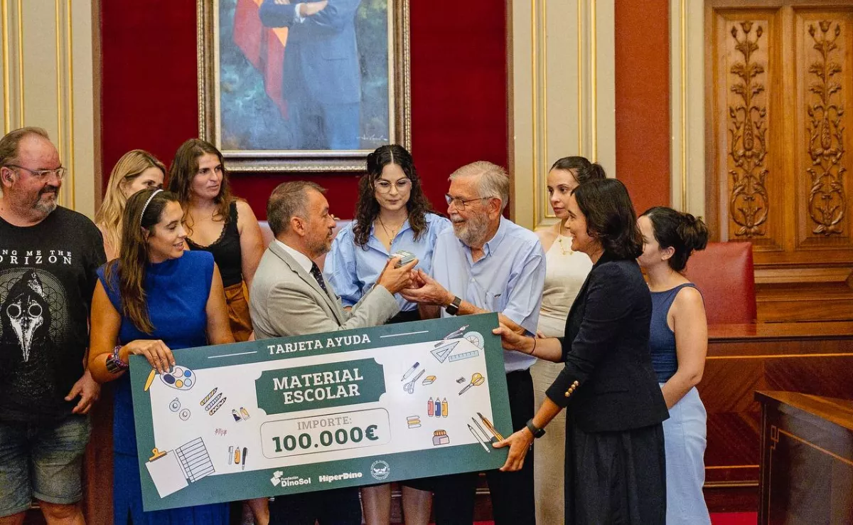 Entrega de 2.000 tarjetas a familias vulnerables / AYUNTAMIENTO DE SANTA CRUZ DE TENERIFE