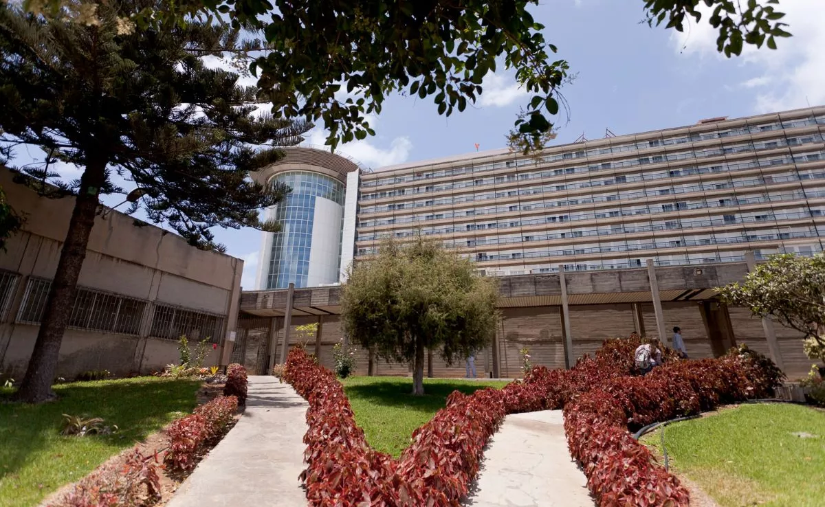 La Sección de Medicina de la Facultad de Ciencias de la Salud, con el Hospital Universitario de Canarias al fondo / ULL