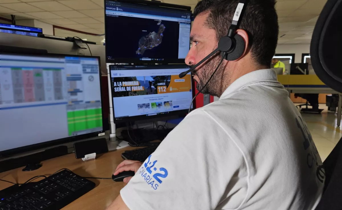 Imagen de un trabajador del 112 Canarias / 112 CANARIAS
