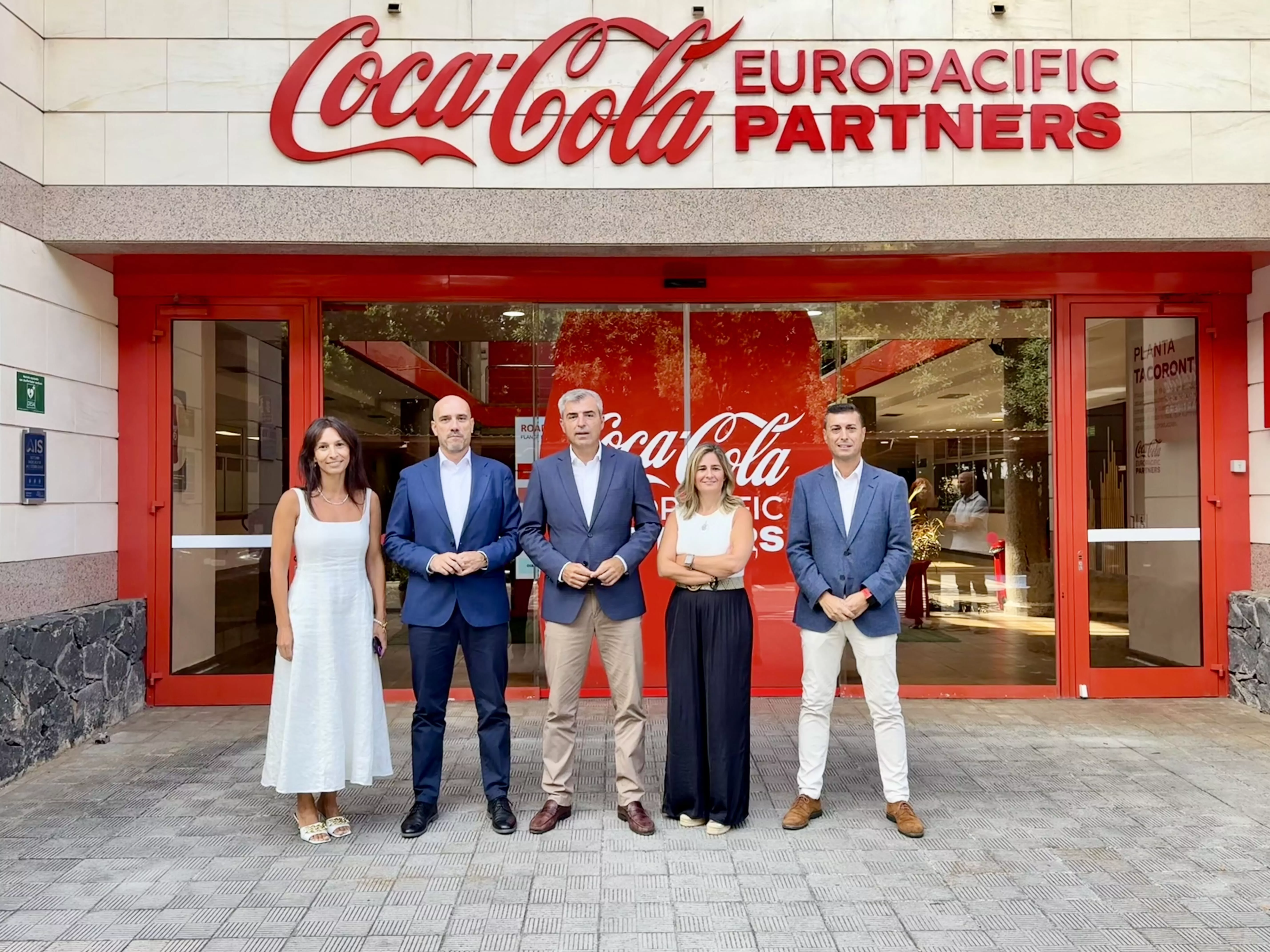 Visita institucional a la playa de Coca Cola en Tacoronte. / CEDIDA