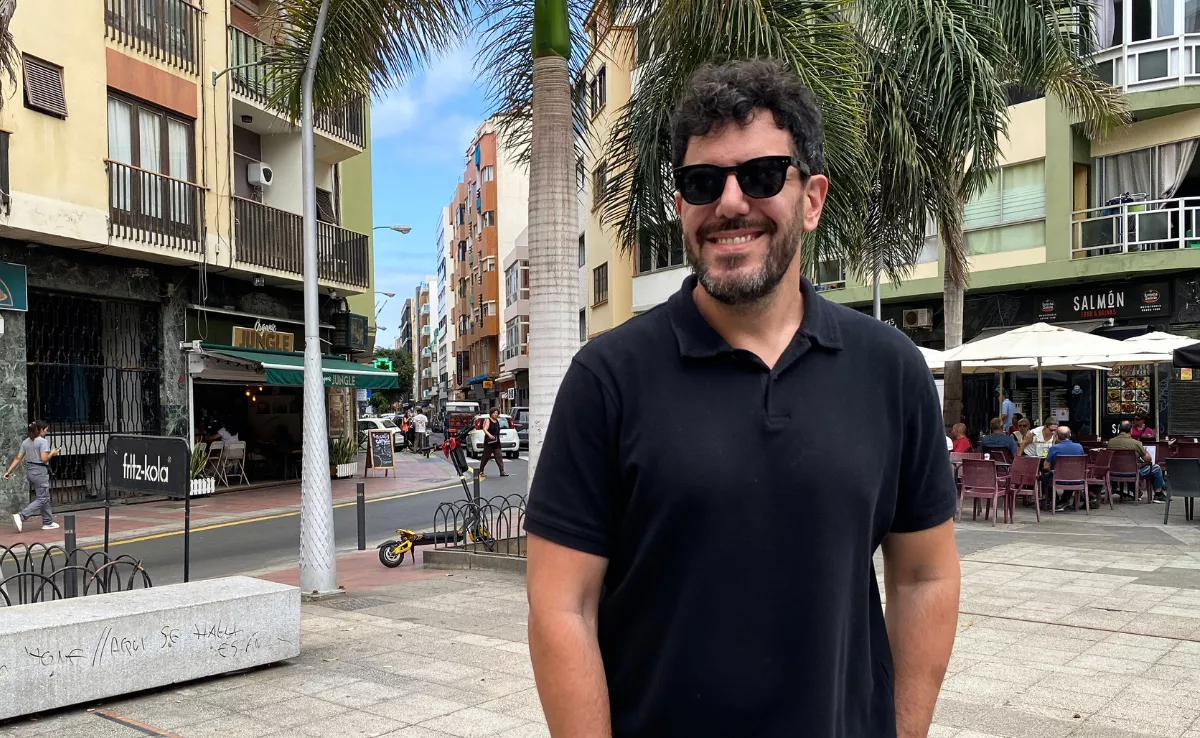 Martín Garabal en Guanarteme, el barrio que se convirtió en su hogar durante el rodaje de 'La Cosa en la Niebla' / ARIADNA MARTÍNEZ - ATLÁNTICO HOY