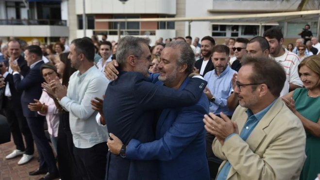 Abrazo entre Marcial Morales y Rafael Robaina. / AH