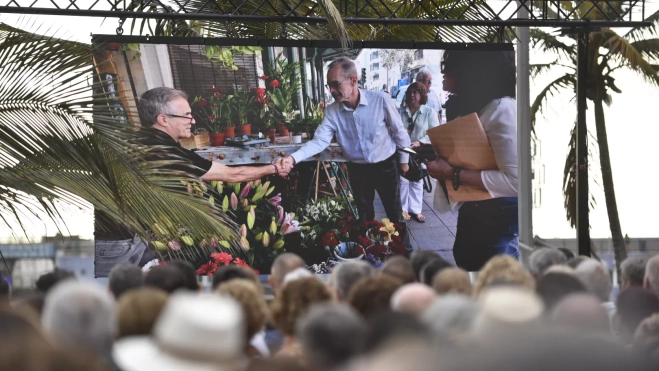 Detalle del acto de Primero Canarias en Las Canteras. / AH