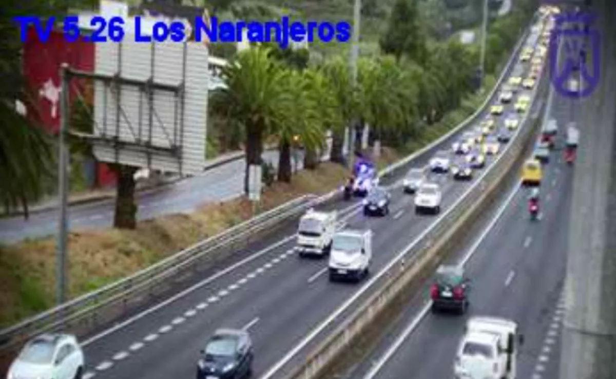 Accidente en la TF-5 a la altura de Los Naranjeros dirección Santa Cruz de Tenerife. / CABILDO DE TENERIFE