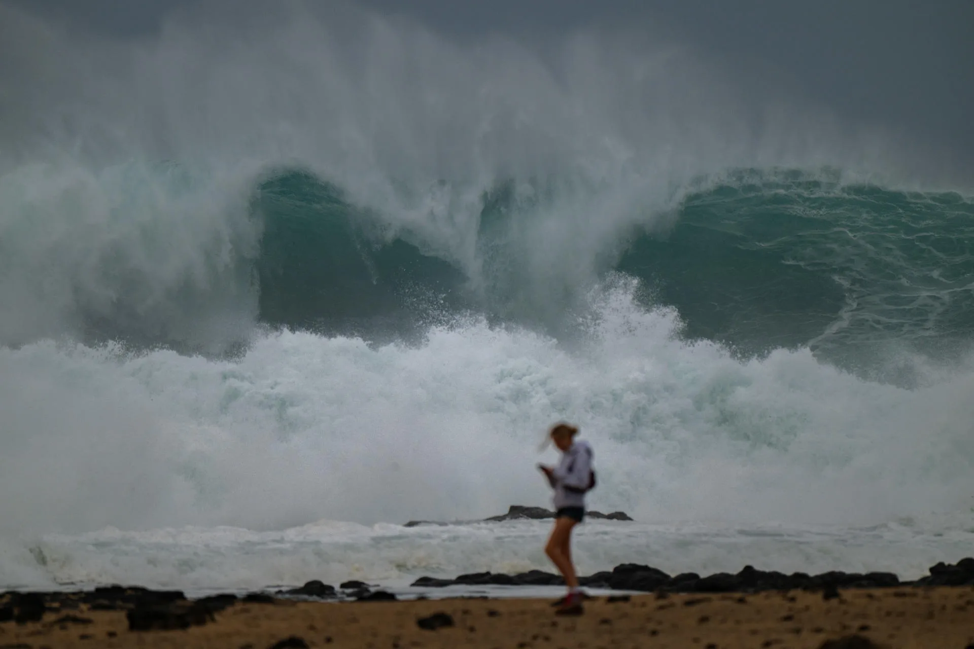 Efectos de un temporal en El Cotillo, municipio de La Oliva, en Fuerteventura. EFE/Carlos de Saá