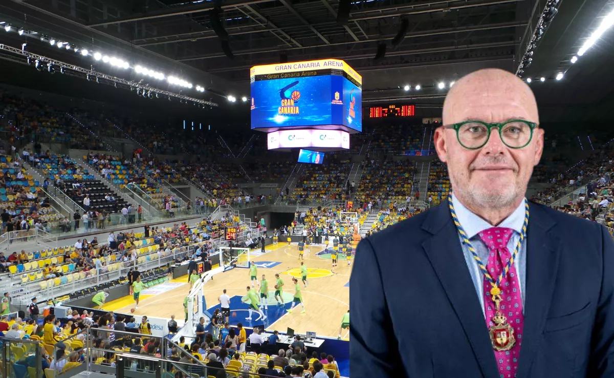 José Miguel Álamo Mendoza y de fondo el Gran Canaria Arena / AH