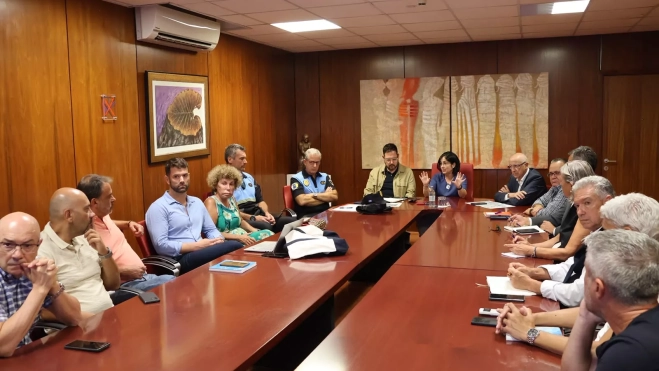 Reunión de la alcaldesa, Carolina Darias, con residentes y comerciantes del barrio de Triana Reunión de la alcaldesa, Carolina Darias, con residentes y comerciantes del barrio de Triana