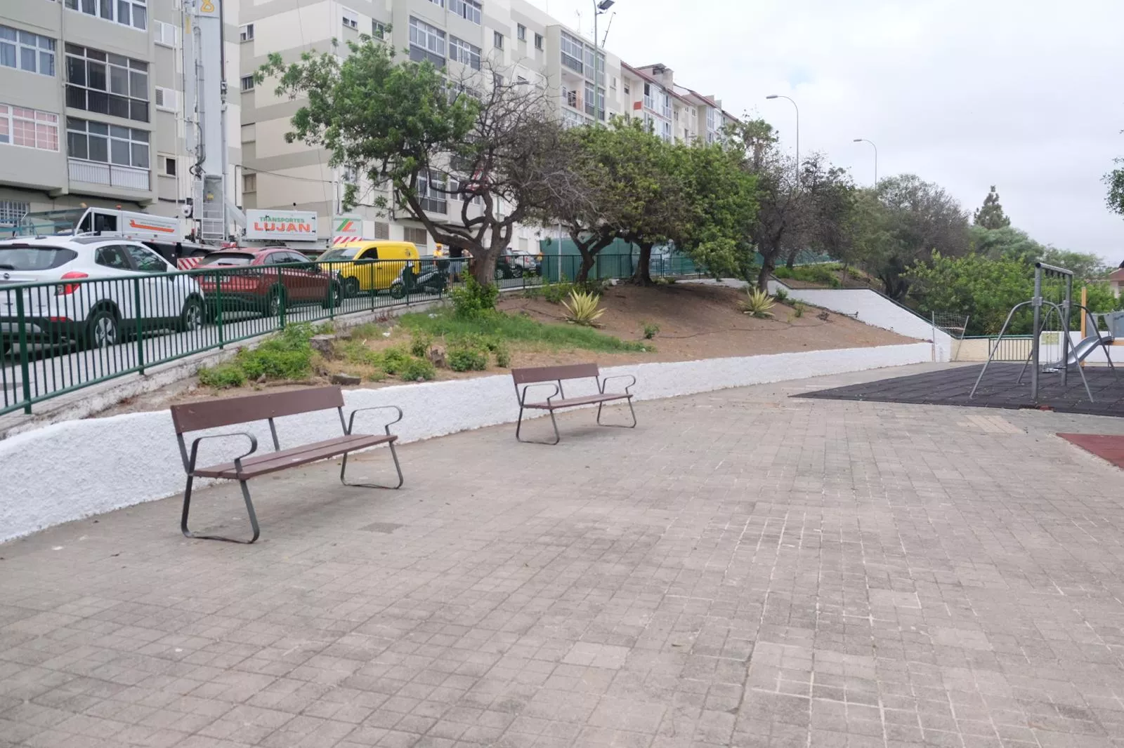 El Ayuntamiento mejora el parque infantil de La Paterna con actuaciones de acondicionamiento y embellecimiento. AYUNTAMIENTO LPA
