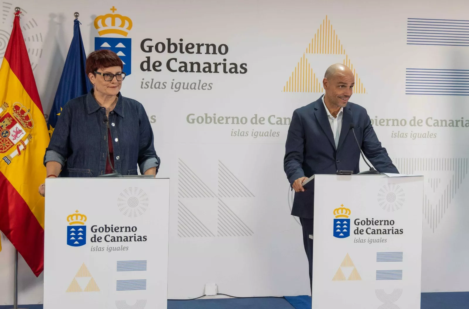 El portavoz del Ejecutivo, Alfonso Cabello y la consejera de Bienestar Social, Candelaria Delgado durante la rueda de prensa del Consejo de Gobierno. AH