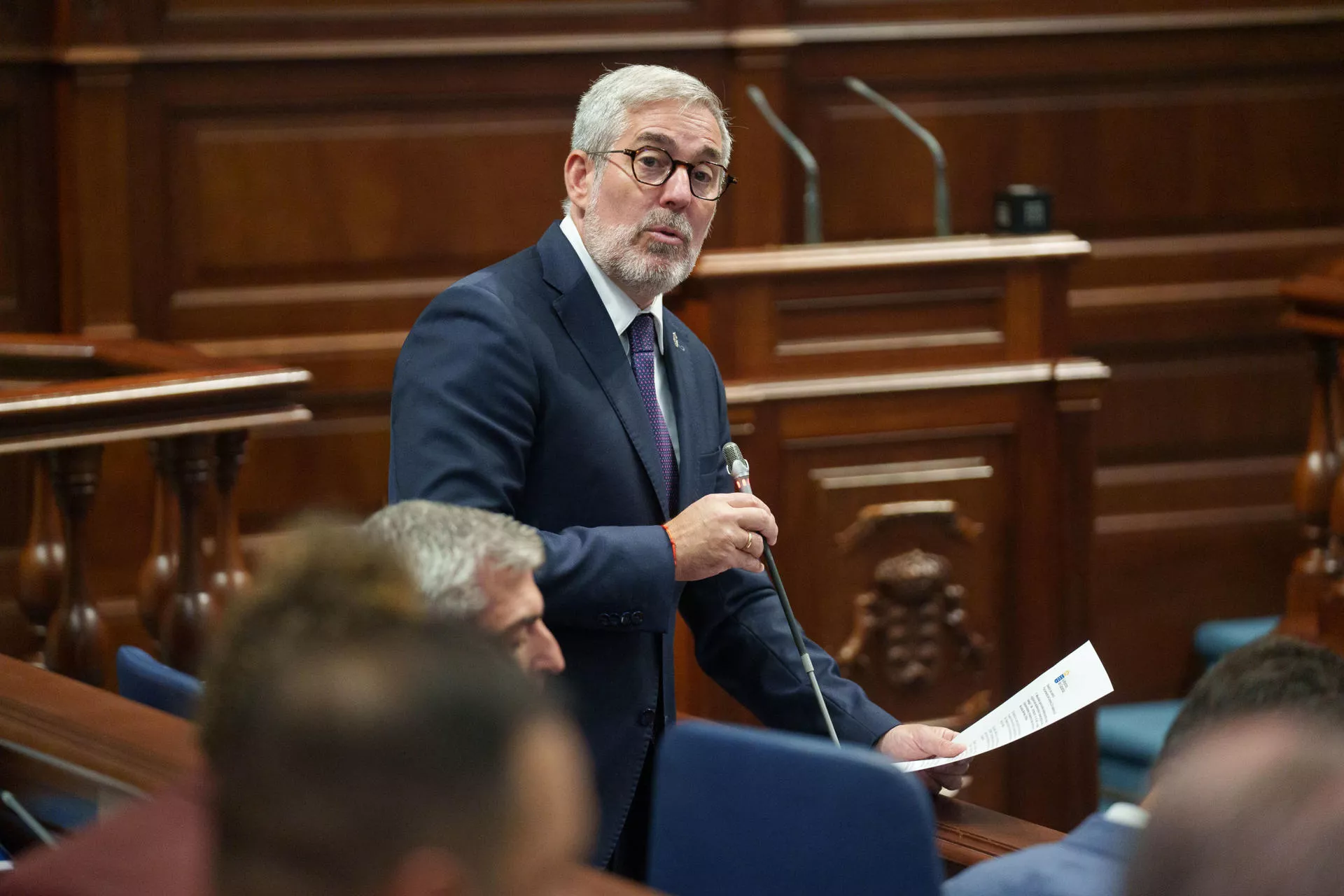 El presidente de Canarias, Fernando Clavijo durante el pleno del Parlamento de Canarias celebrado este martes. EFE/Ramón de la Rocha