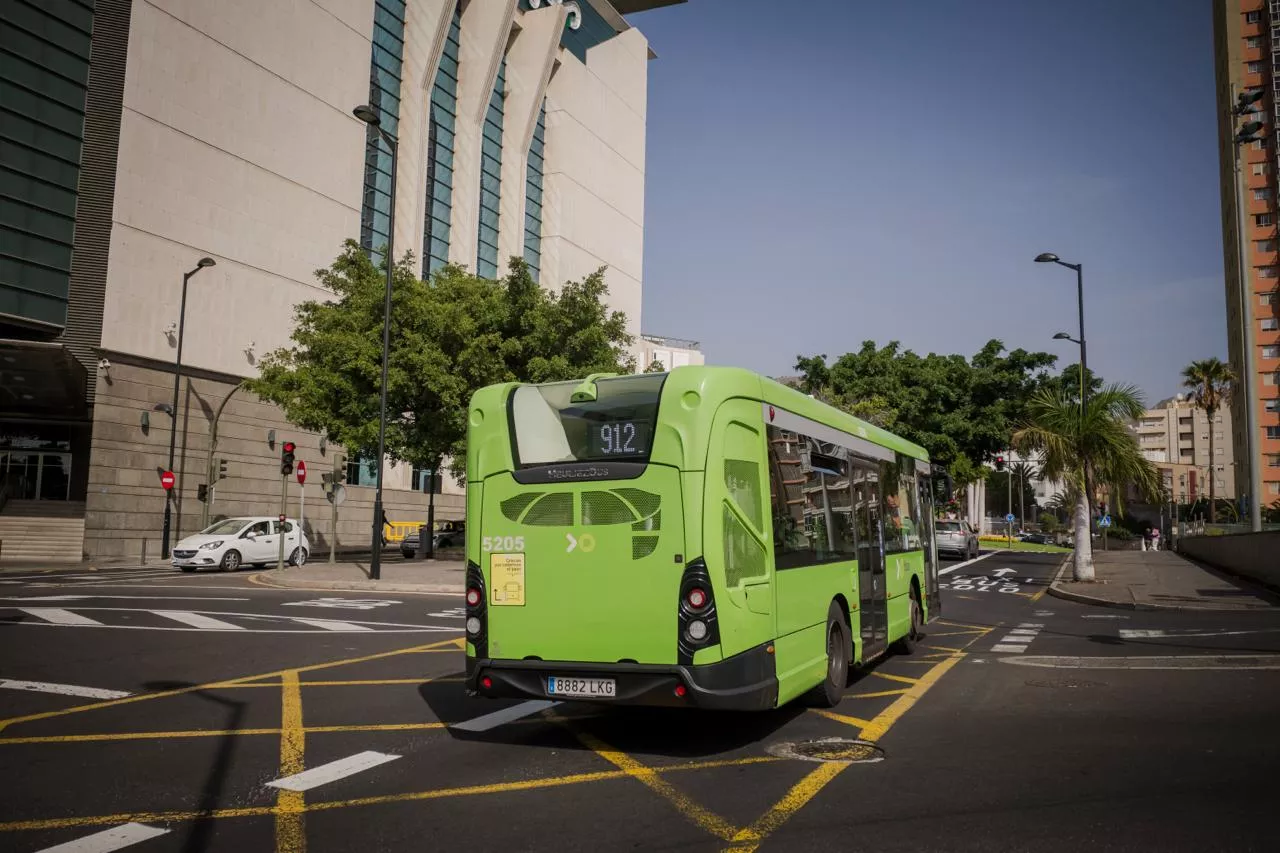 Imagen del nuevo carril bus-taxi de Santa Cruz de Tenerife. / AYUNTAMIENTO DE SANTA CRUZ DE TENERIFE