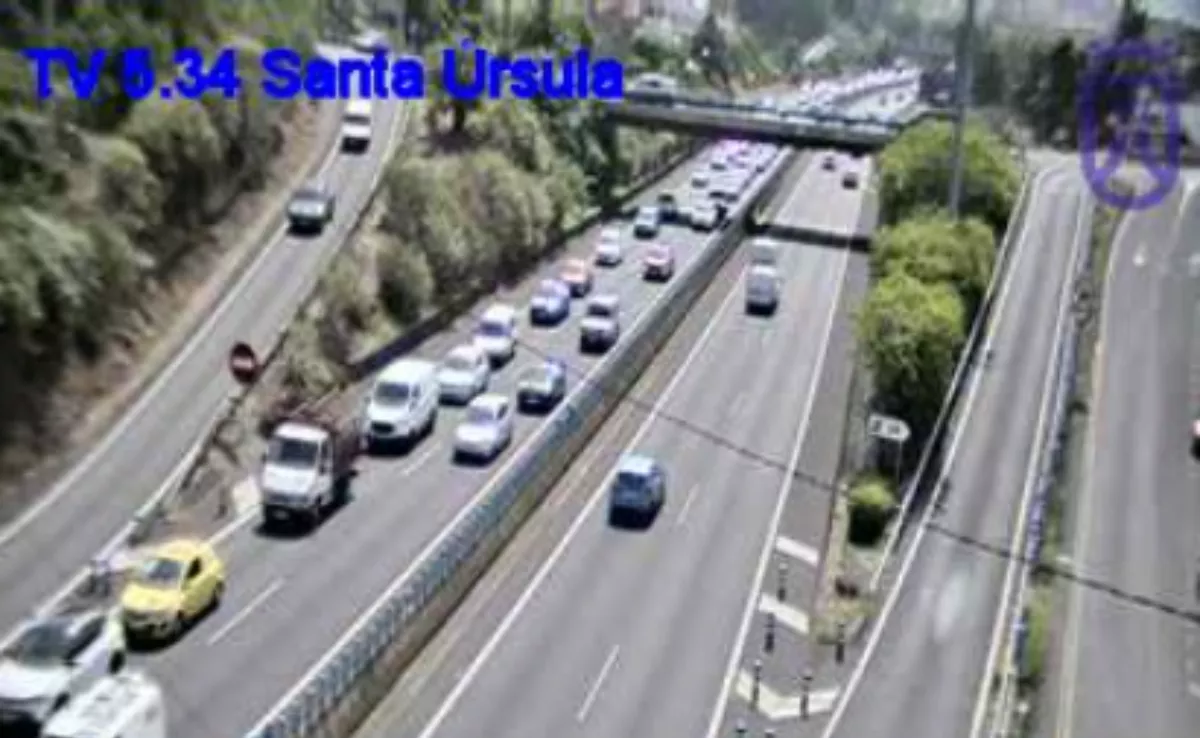 Imagen de un accidente en la TF-5 dirección Santa Cruz de Tenerife. / CÁMARAS DEL CABILDO DE TENERIFE