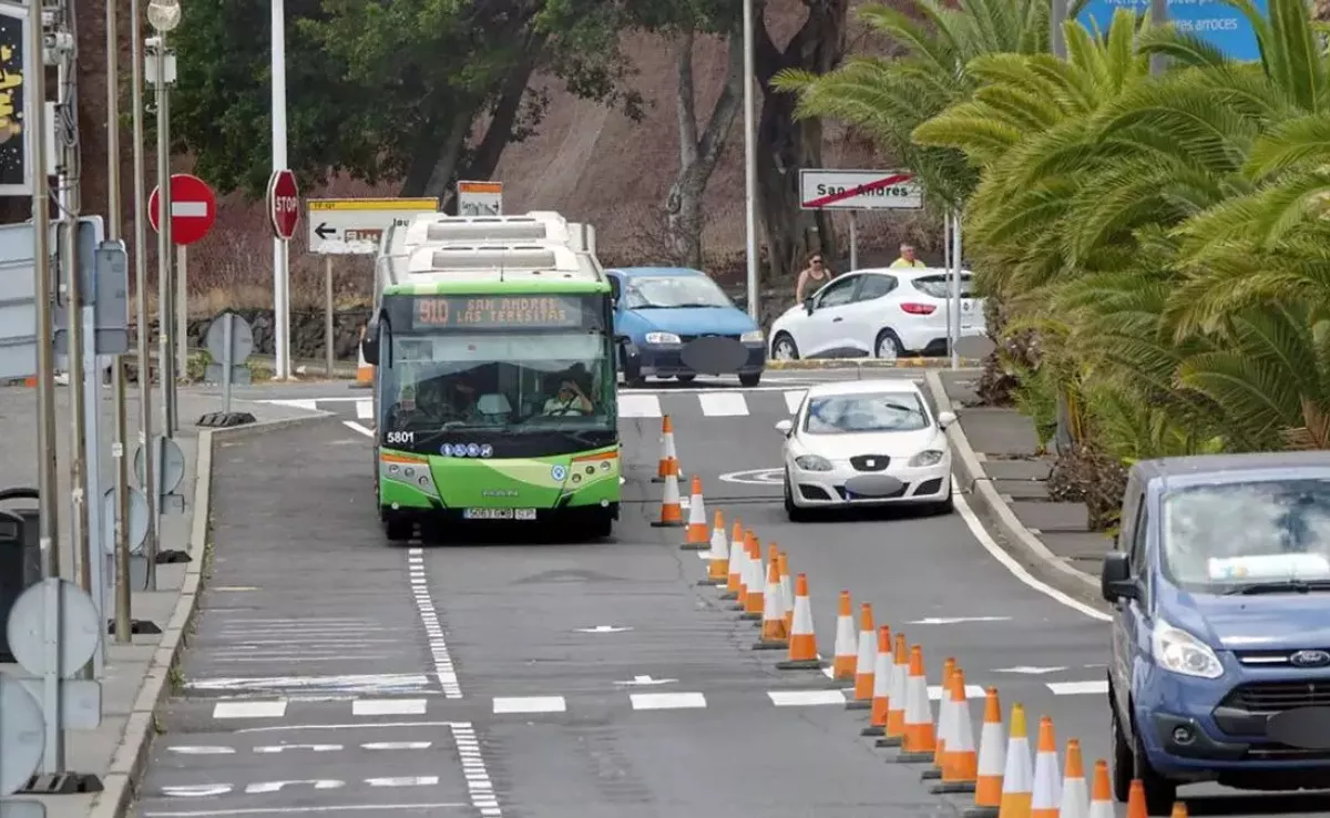 Carril bus hacia Las Teresitas. / AYUNTAMIENTO DE SANTA CRUZ DE TENERIFE