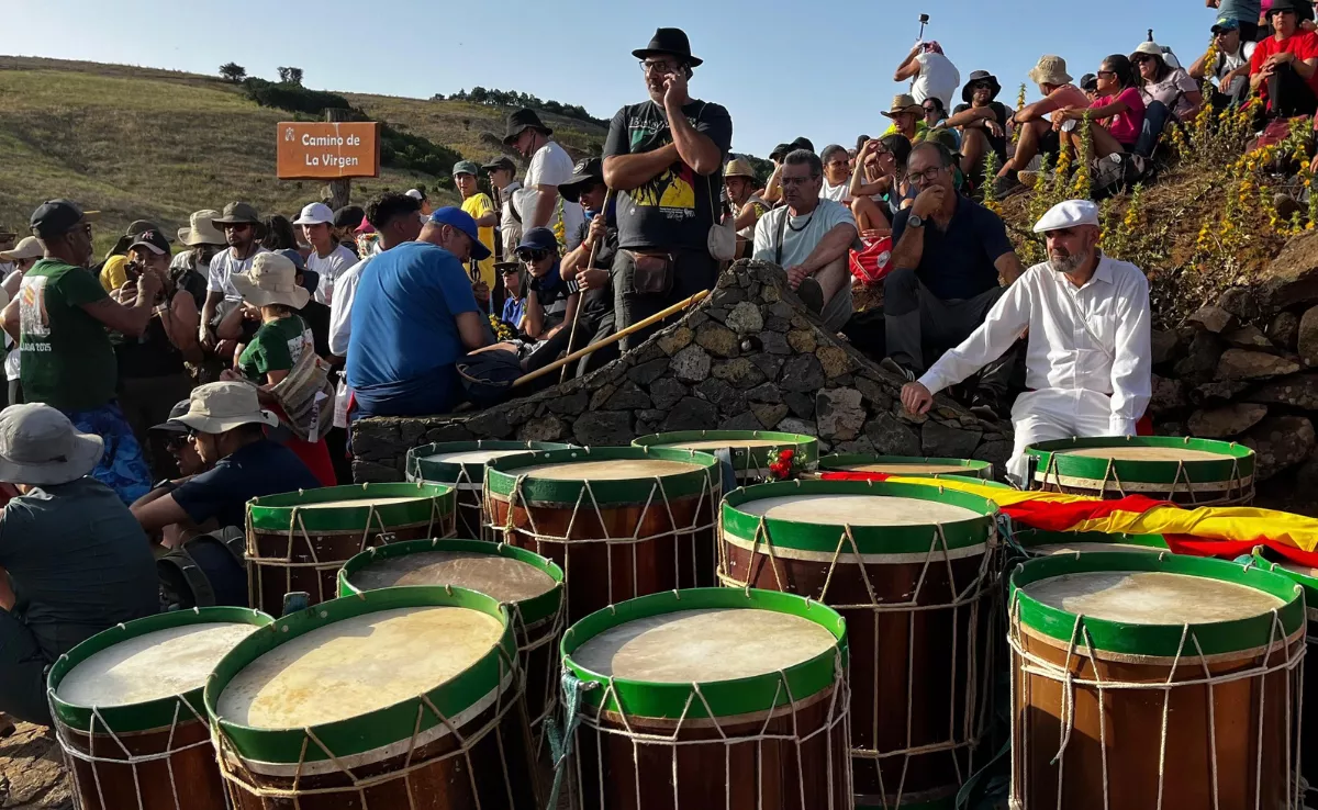 Los tambores de la Bajada de la Virgen de Los Reyes./ AH