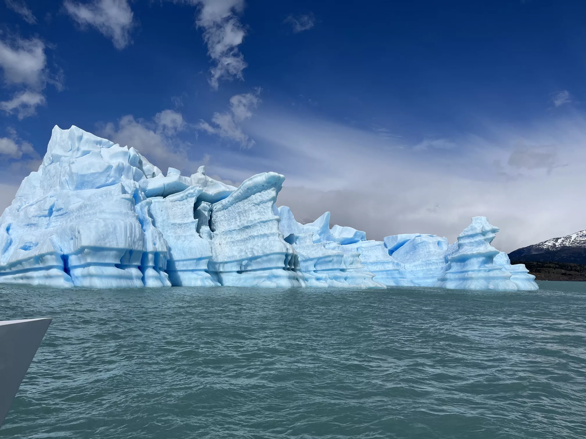 Iceberg fotografiado en el Lago Argentino en diciembre de 2026