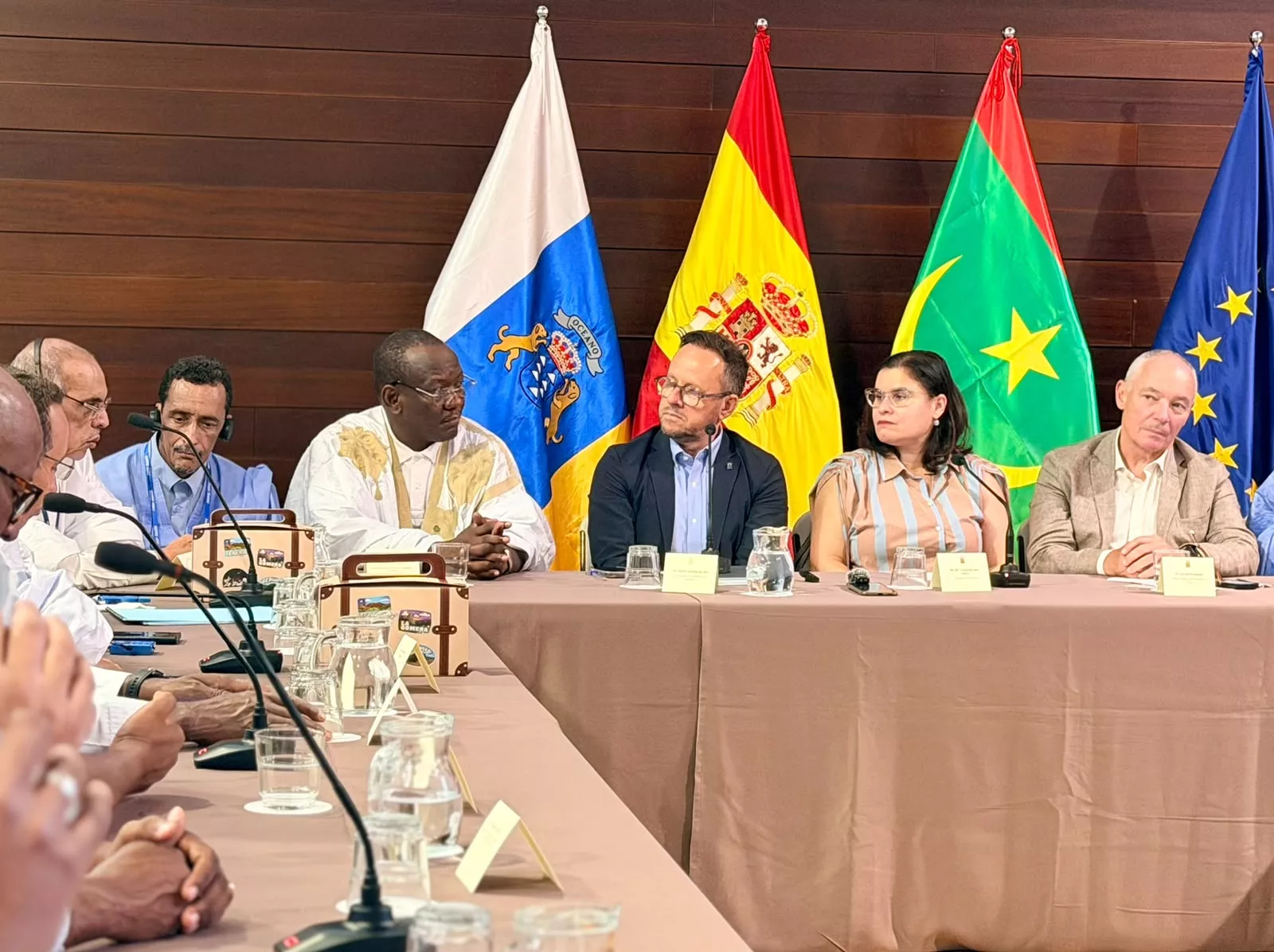 Representantes del Gobierno de Canarias, la FECAM y la Asociación de Municipios de Mauritania durante el encuentro celebrado en Presidencia. / GOBIERNO DE CANARIAS