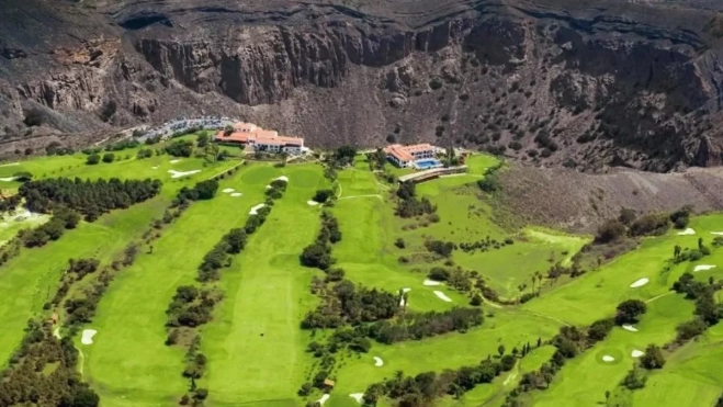 El hotel y el campo de golf de Bandama / AH El hotel y el campo de golf de Bandama / AH