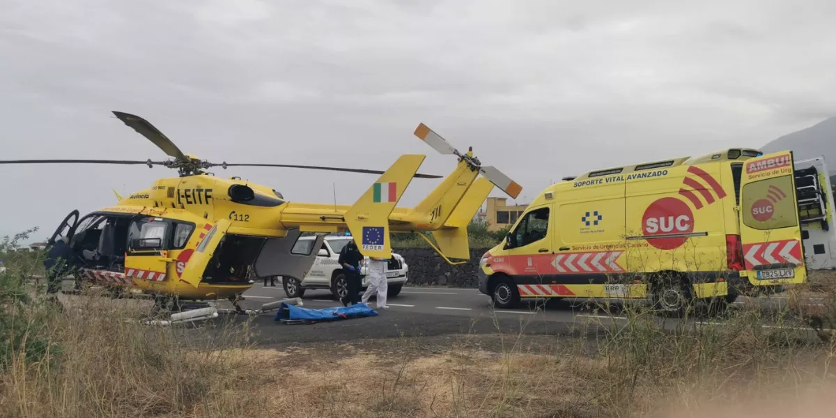 Un hombre cae desde el tejado de una vivienda en Tenerife y es trasladado grave en helicóptero / SUC