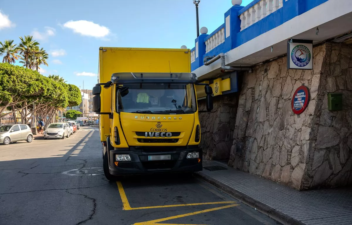 Fachada oficina de Correos en Arguineguín. AH