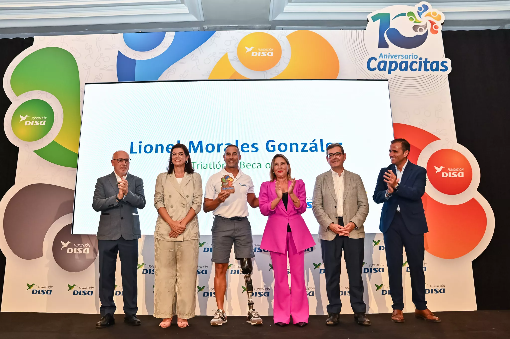Acto de entrega de las becas y ayudas de la décima convocatoria del Proyecto Capacitas, celebrado por la Fundación DISA. En la foto Lionel Morales. / DISA
