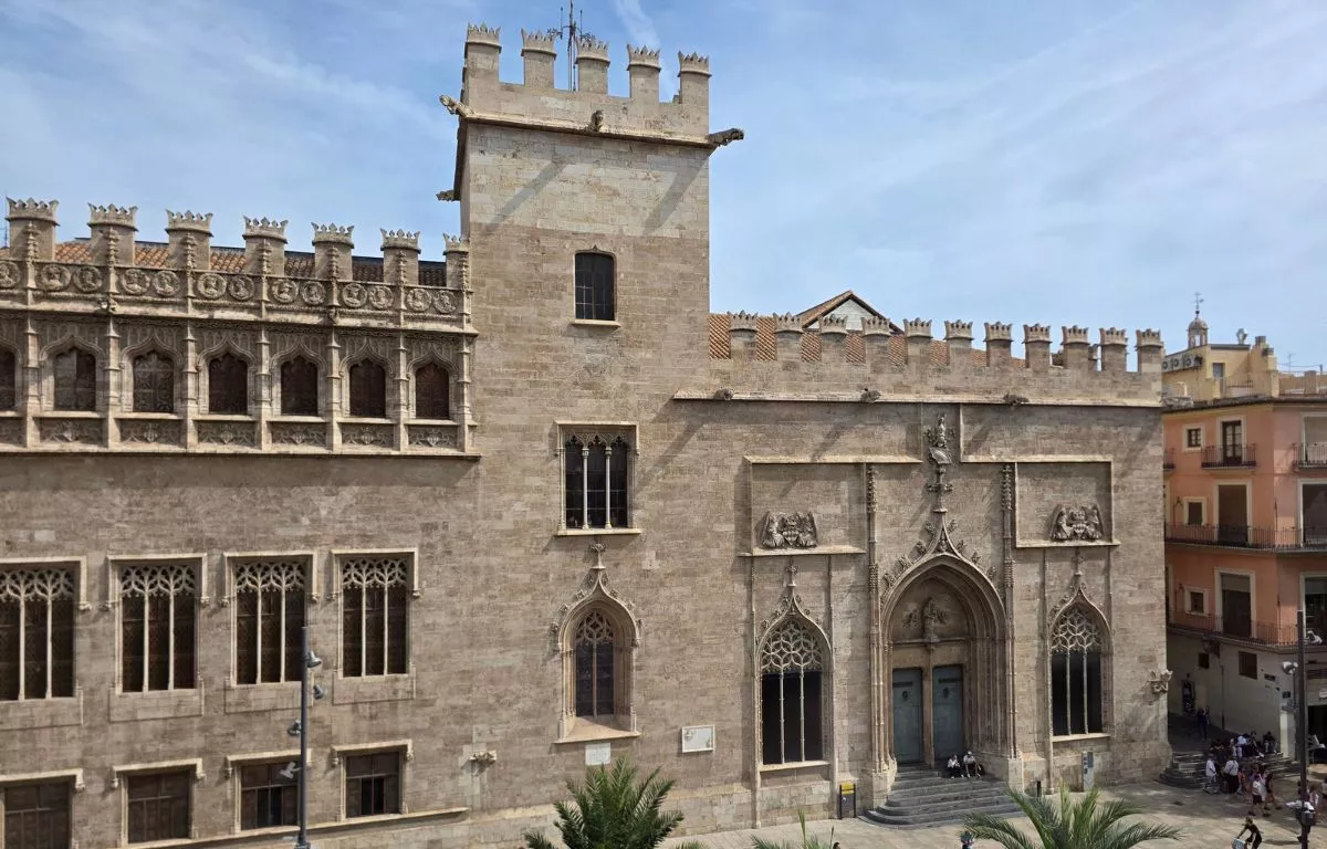La Lonja de la Seda (también llamada Lonja de los Mercaderes), un célebre edificio gótico civil. AH