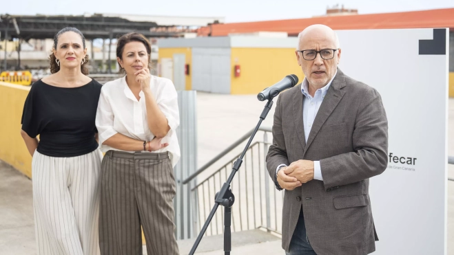 El presidente del Cabildo, Antonio Morales, durante la visita de las obras de demolición de INFECAR. AH El presidente del Cabildo, Antonio Morales, durante la visita de las obras de demolición de INFECAR. AH