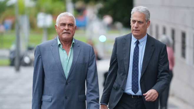 La Audiencia de Santa Cruz de Tenerife comienza el juicio del caso 'Médano Park' contra el exalcalde de Granadilla de Abona Jaime González Cejas (i) y seis concejales La Audiencia de Santa Cruz de Tenerife comienza el juicio del caso 'Médano Park' contra el exalcalde de Granadilla de Abona Jaime González Cejas (i) y seis concejales
