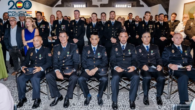 Agentes de la Policía Nacional durante los actos conmemorativos de los Santos Ángeles Custodios en Lanzarote y Fuerteventura. / POLICÍA NACIONAL