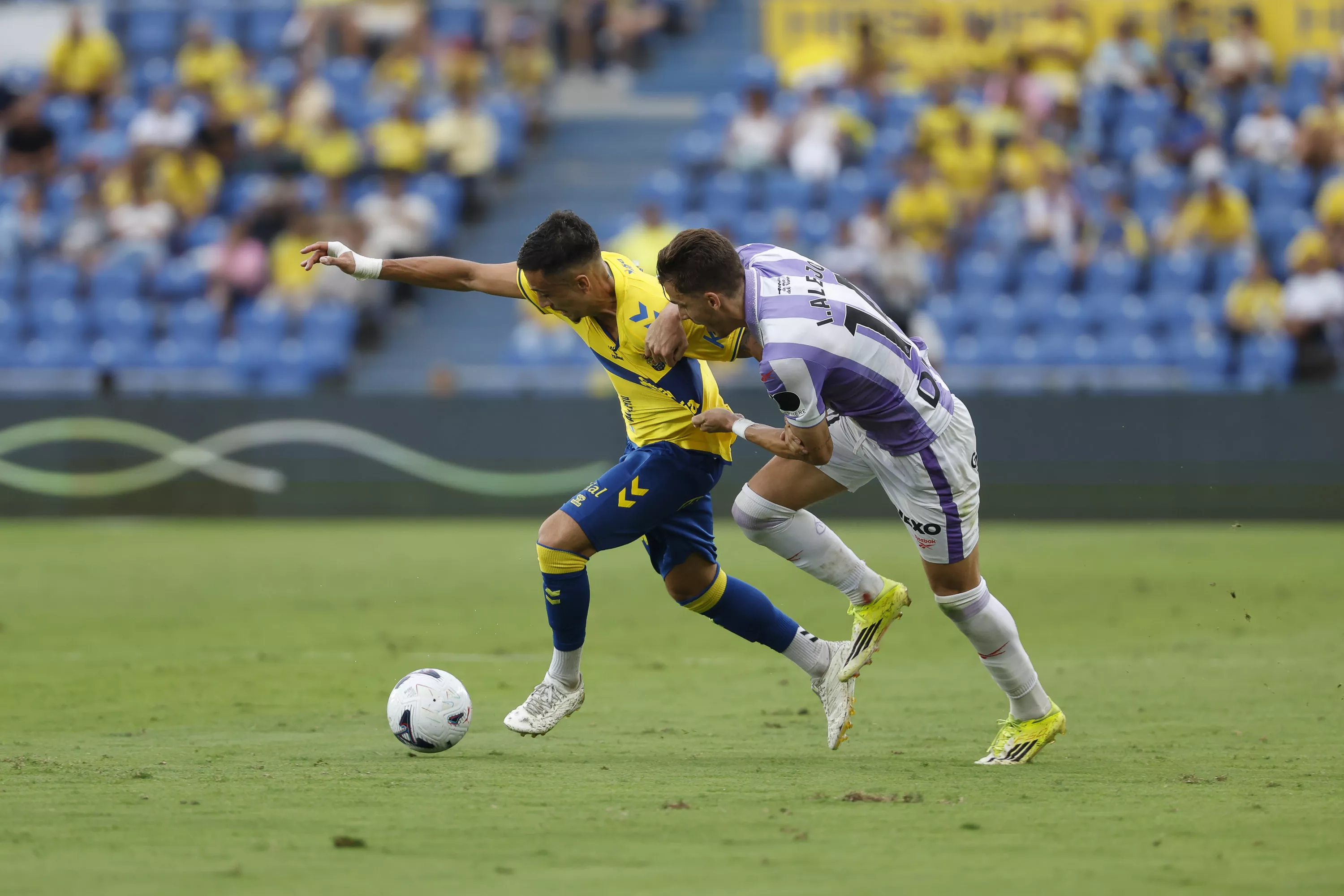 La UD Las Palmas y el Real Valladolid durante el encuentro celebrado el 4 de octubre. / UD LAS PALMAS