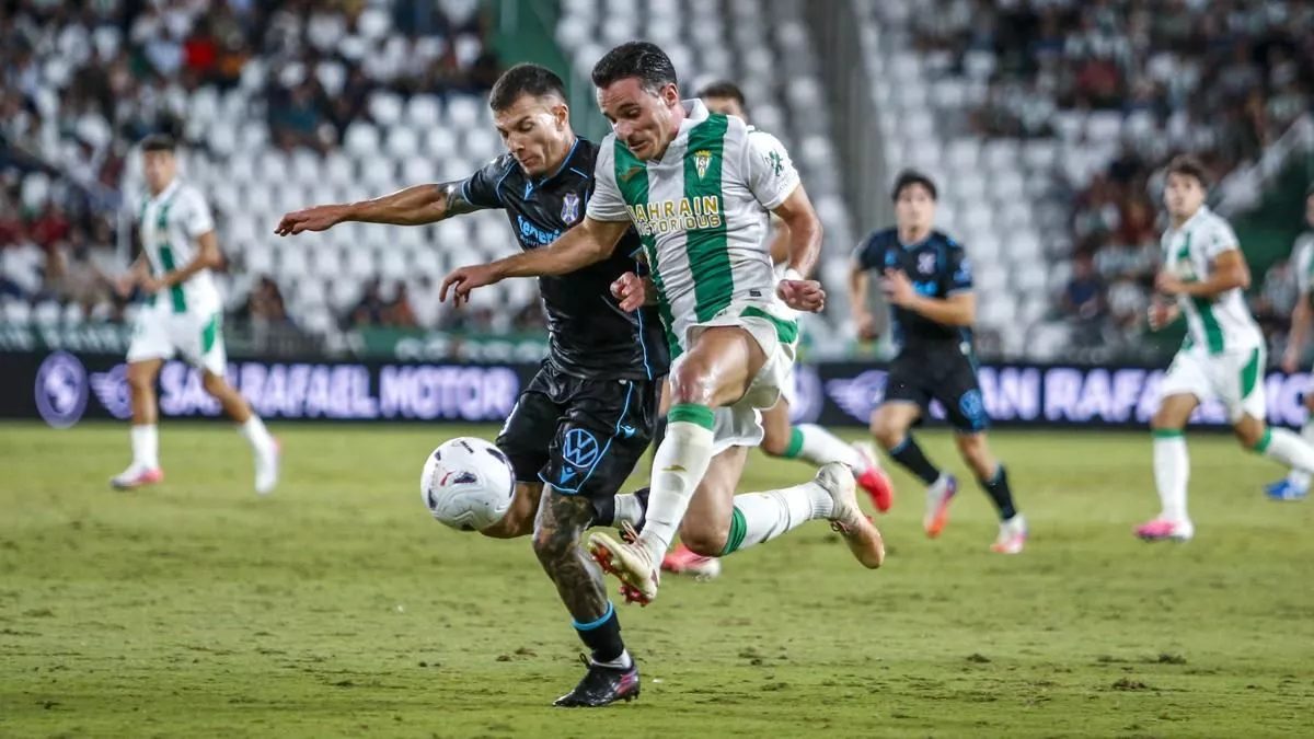 El Tenerife cae ante el Córdoba en un partido loco y sigue sin ganar en el Nuevo Arcángel