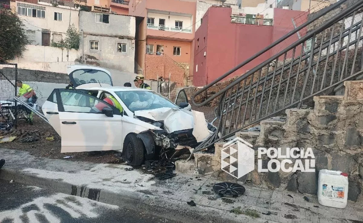 Imagen del accidente en Taco / POLICÍA LOCAL DE SANTA CRUZ
