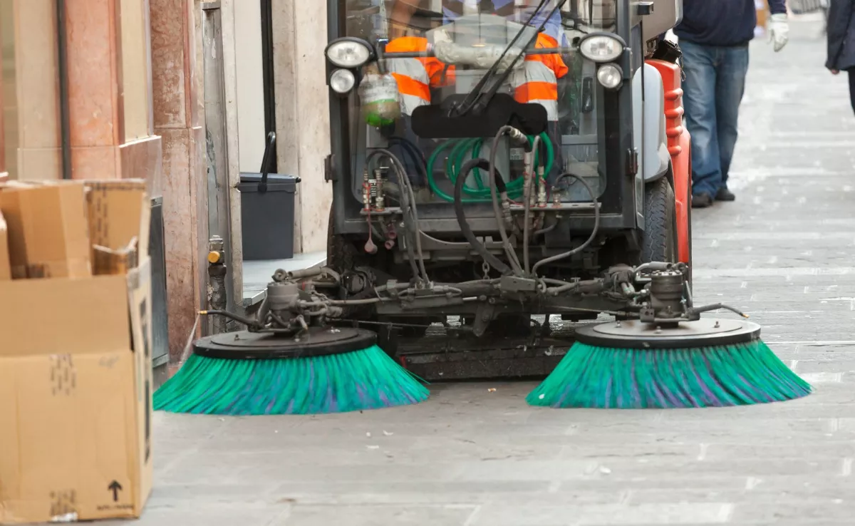 Imagen genérica de limpieza de una calle. / CANVA
