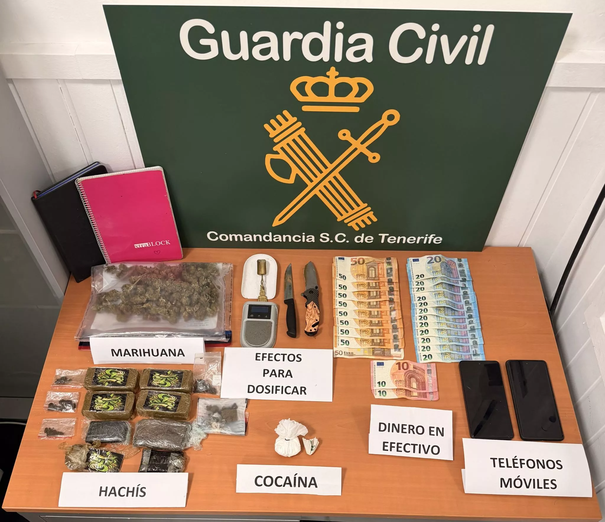 Material intervenido por la Guardia Civil durante la operación antidroga en Breña Baja. / GUARDIA CIVIL 