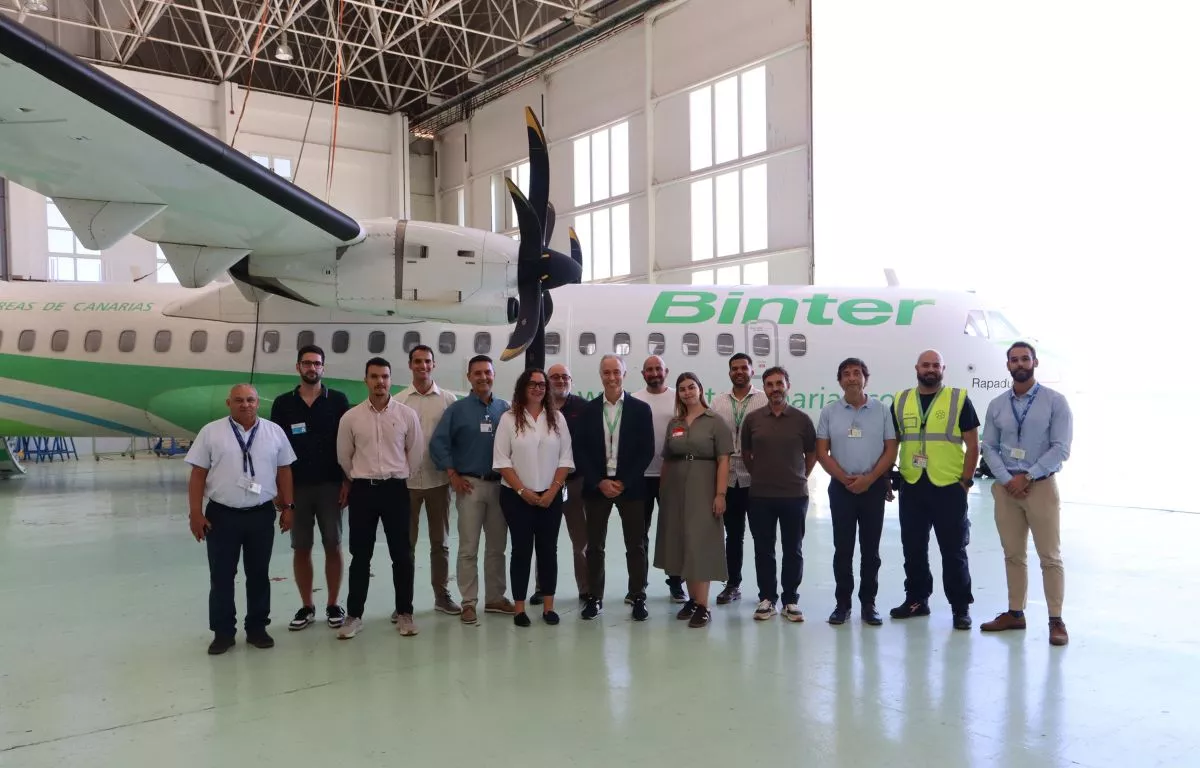 Momento de la visita al hangar de mantenimiento de Binter Technic. AH