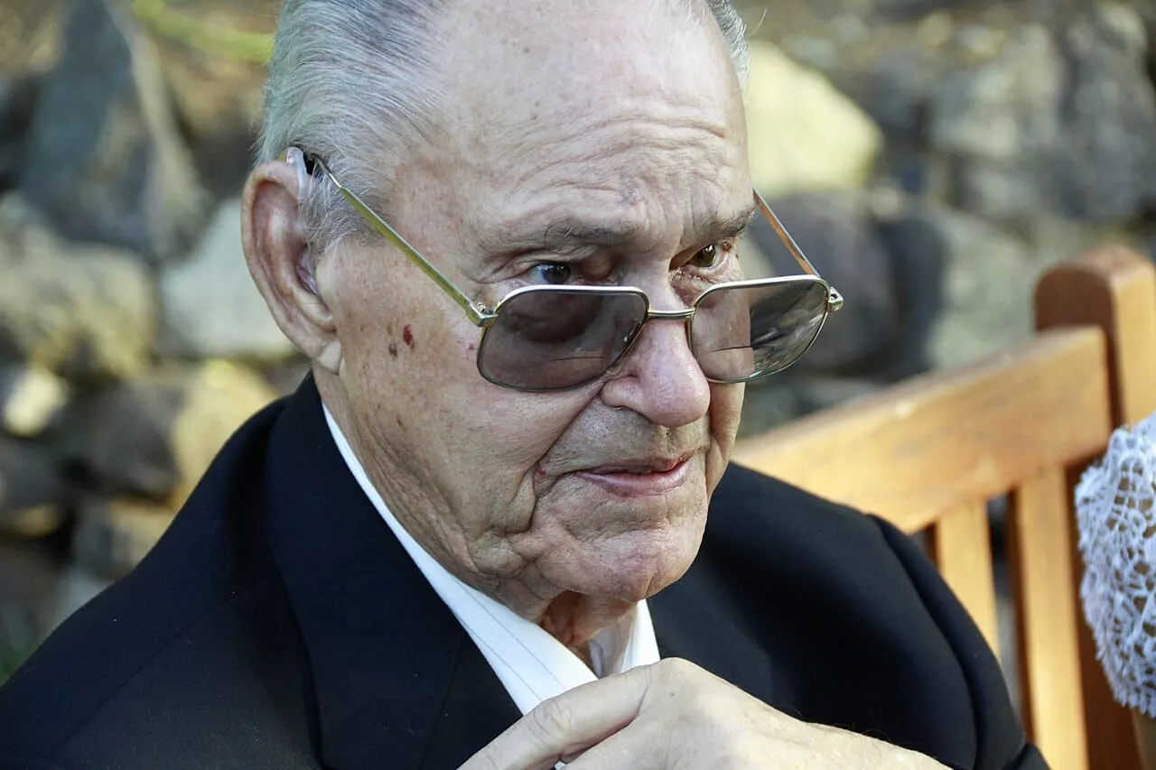 Sebastián Monzón Suárez, nacido en 1929 y fallecido en 2019, desarrolló una amplia labor de investigación y recopilación de documentos, fotografías y testimonios relacionados con Gáldar y sus habitantes. CEDIDA