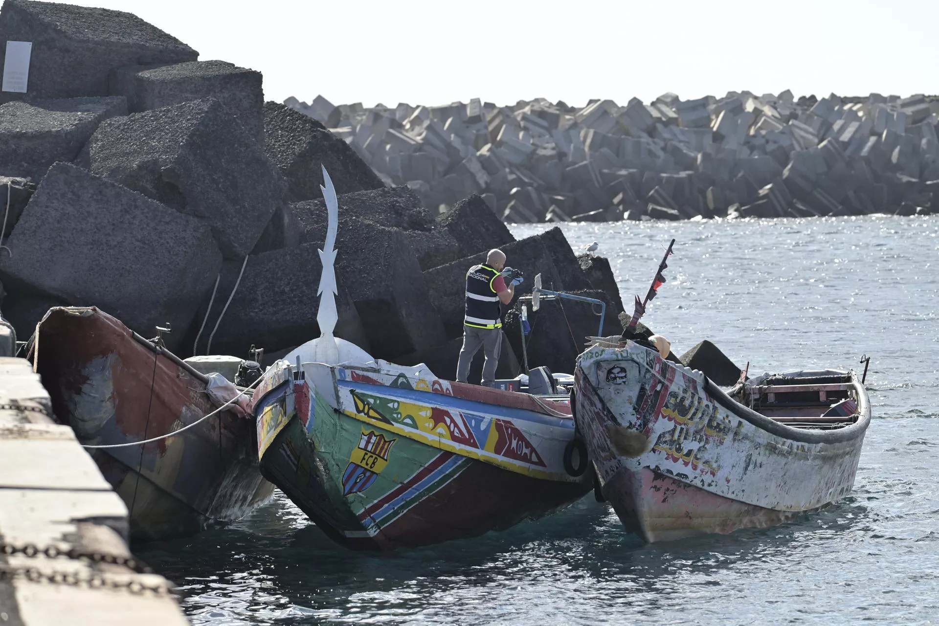 Imagen de un cayuco. / EFE - GELMERT FINOL