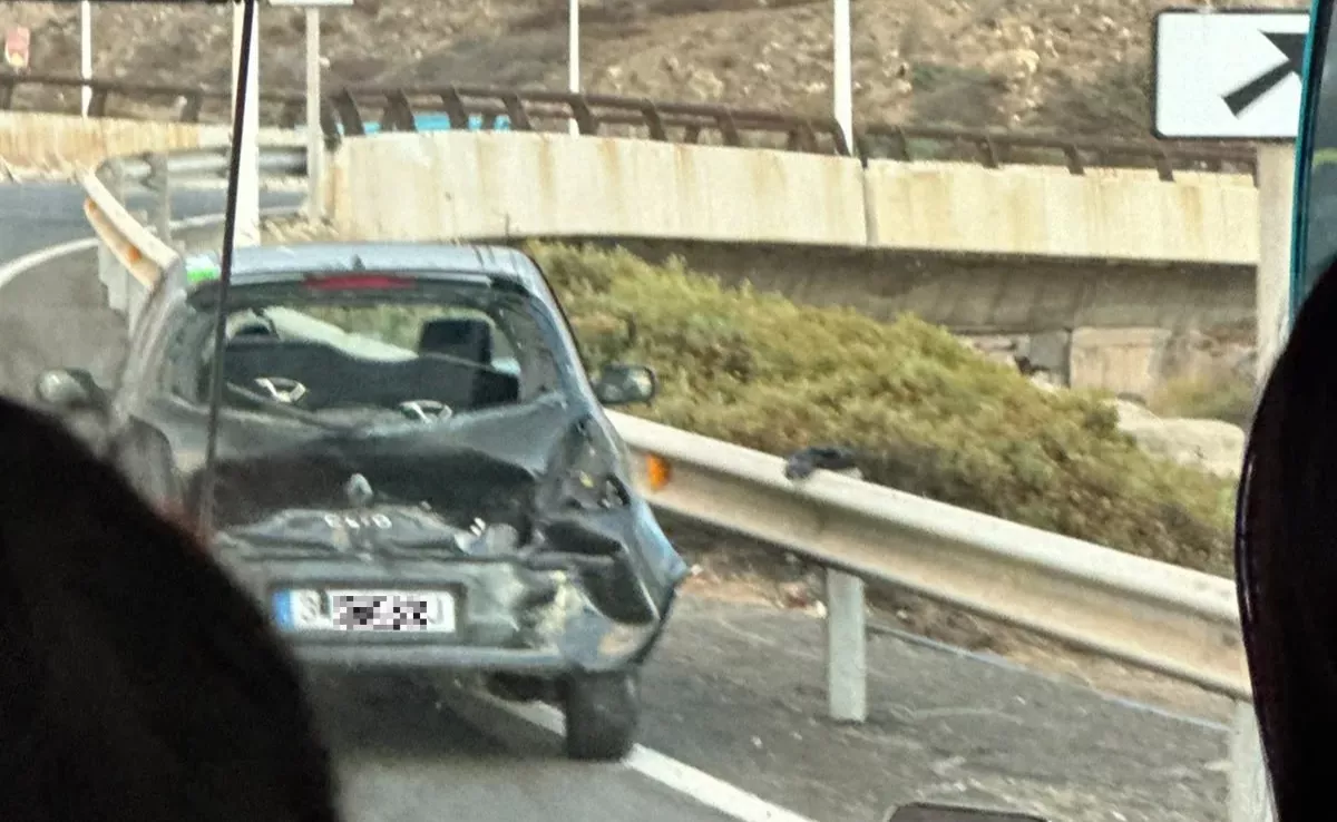 Vehículo implicado en el accidente de la GC-1. / MARCOS MORENO - ATLÁNTICO HOY 