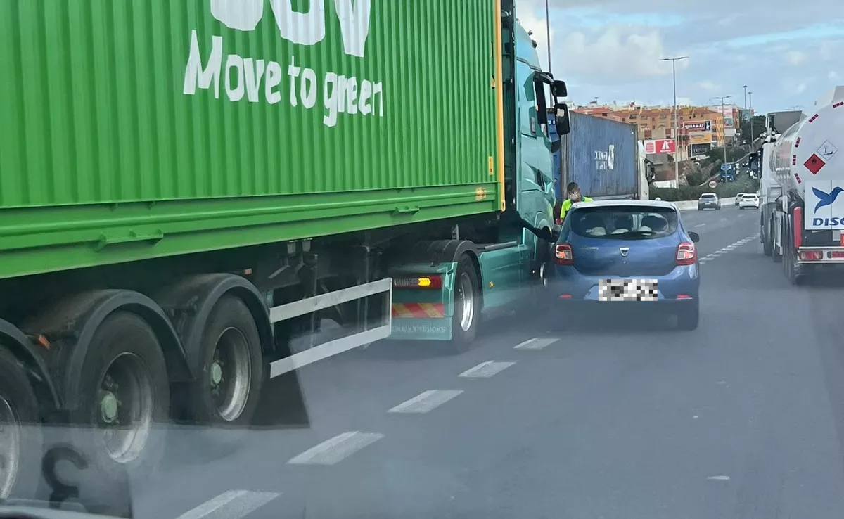 Accidente en la GC-1 dirección norte. / CEDIDA