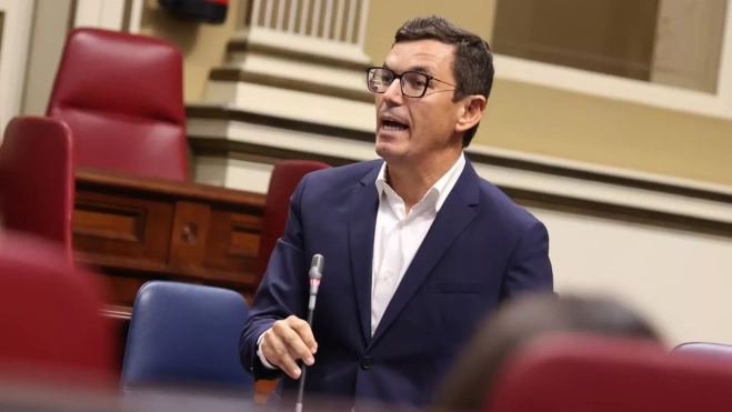 Pablo Rodríguez en la sesión plenaria./ Consejería de Obras Públicas, Vivienda y Movilidad Pablo Rodríguez en la sesión plenaria./ Consejería de Obras Públicas, Vivienda y Movilidad