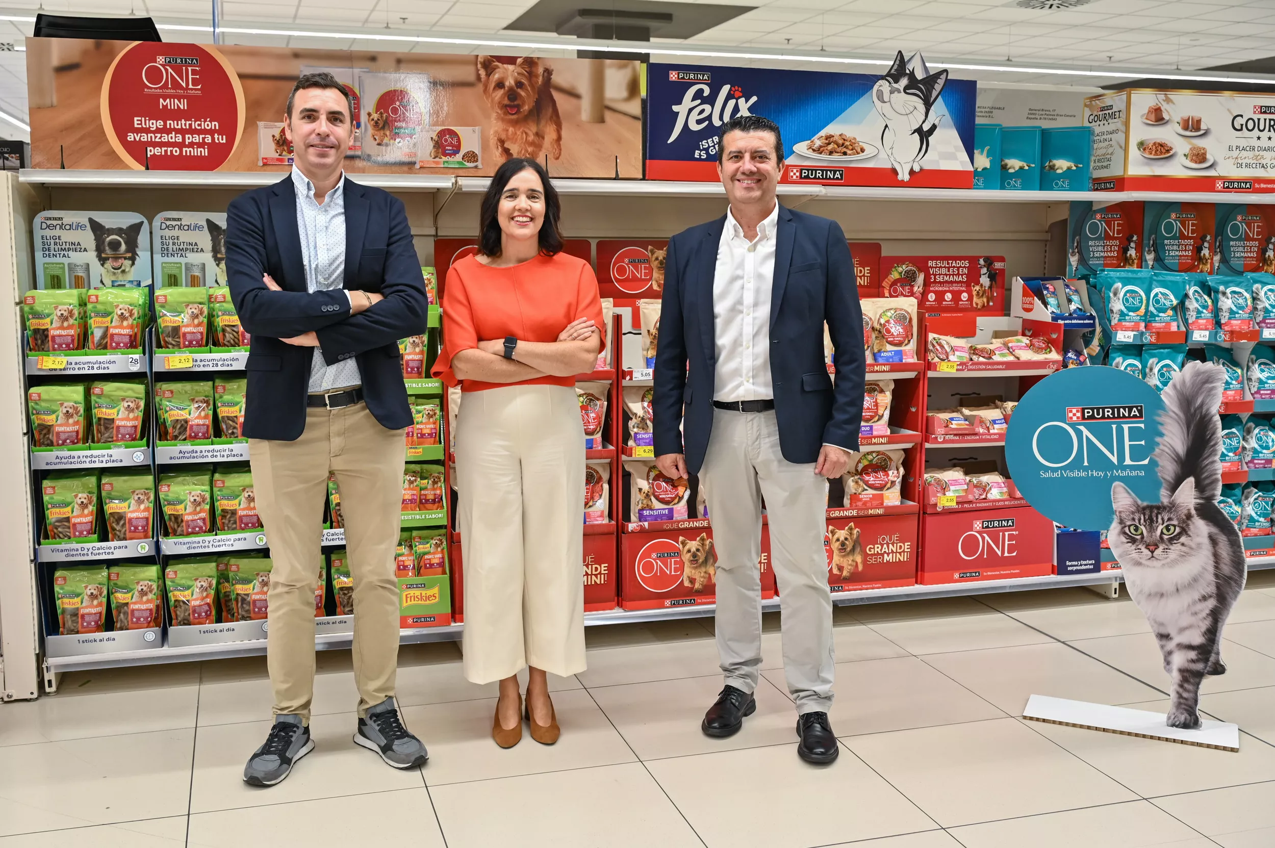 HiperDino recogerá alimentos para animales abandonados en 11 tiendas de Canarias. AH