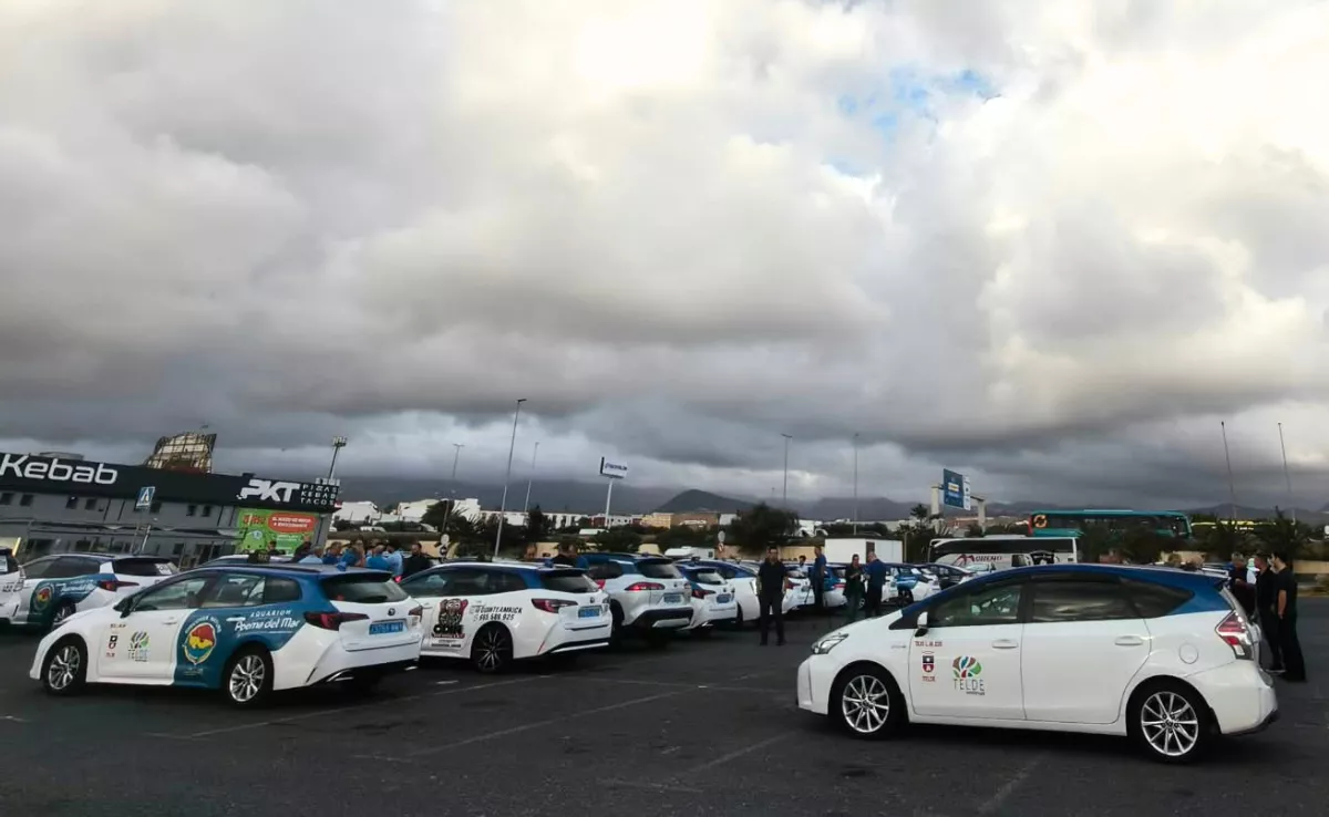 Taxistas de Telde concentrados por las reclamaciones de la actualización de las tarifas / CEDIDA