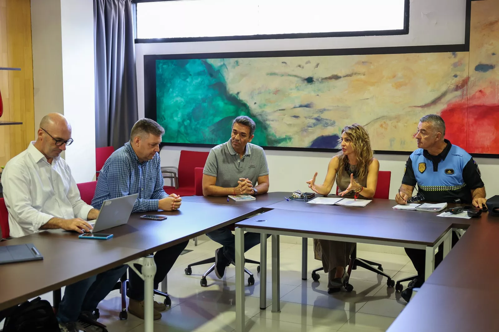 Reunión de coordinación entre responsables del Ayuntamiento de Adeje y del Cabildo de Tenerife para preparar el simulacro volcánico VOLCANEX Tenerife 2026. / AYUNTAMIENTO DE ADEJE