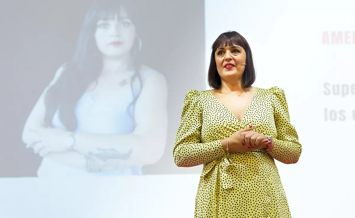 La activista Amelia Tiganus durante la ponencia 'De la experiencia al conocimiento: la voz de las supervivientes en las políticas públicas'./ Gobierno de Canarias