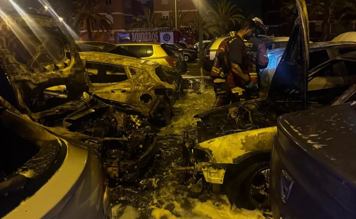 Los vehículos incendiados en Casablanca III / AH