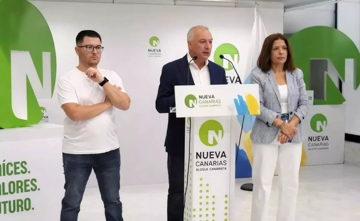 Ayoze Corujo (izq.), Luis Campos (centro) y Carmen Hernández (dcha.)  / NUEVA CANARIAS