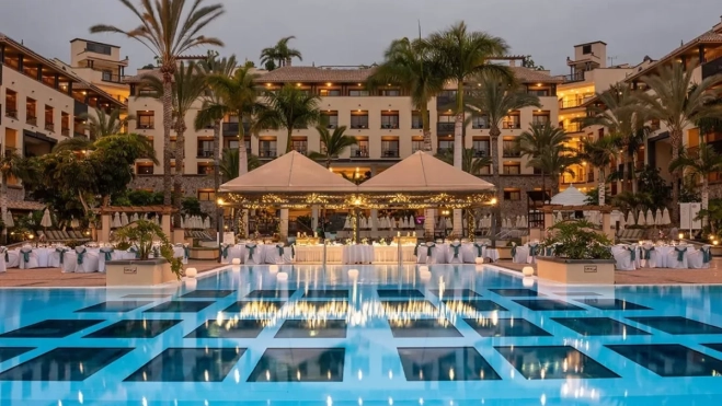 Imagen del GF Gran Costa Adeje durante la celebración de una boda / GF HOTELES