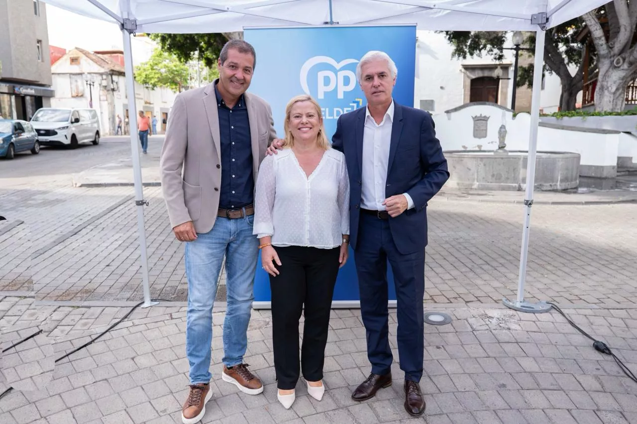 El concejal Iván Sánchez, la vicealcaldesa María Calderín y el presidente del PP de Gran Canaria, Carlos Sánchez. CEDIDA